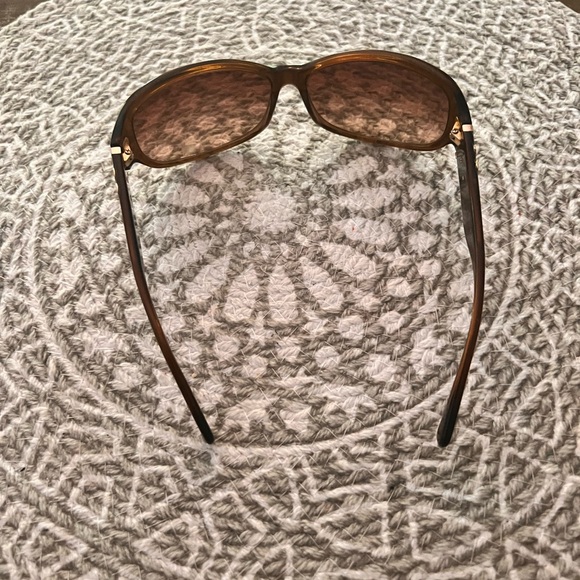 Coach sunglasses. Some scratches on lenses. - Picture 3 of 5